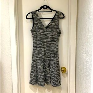 textured sheath dress; Banana Republic, Sz 2 NWT